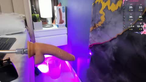 little_valentinaa online show from April 22, 11:56 am