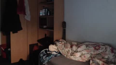 littlealien7 online show from June 13, 1:58 am