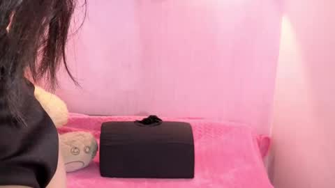 Ari online show from April 7, 7:03 pm