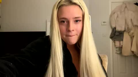 Littleblonde010 online show from November 14, 8:29 pm