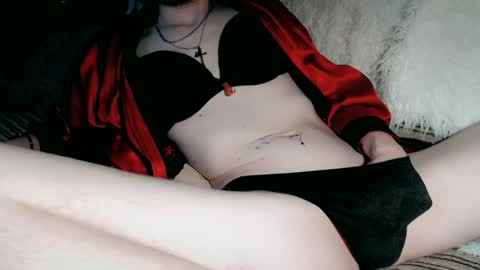 Snapshot of littlebuddycze chatting on February 9, 5:50 am Malej Kmo online show from February 9, 5:50 am