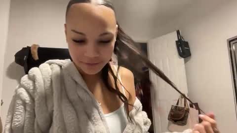 Snapshot of littlecutiechloe chatting on January 12, 11:32 pm LittleCutieChloe online show from January 12, 11:32 pm