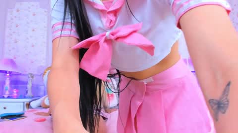 Snapshot of littlecuties chatting on December 5, 3:59 am Violet Alyson online show from December 5, 3:59 am