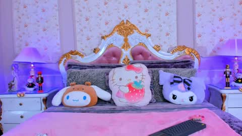 Snapshot of littlecuties chatting on December 7, 3:47 am Violet Alyson online show from December 7, 3:47 am