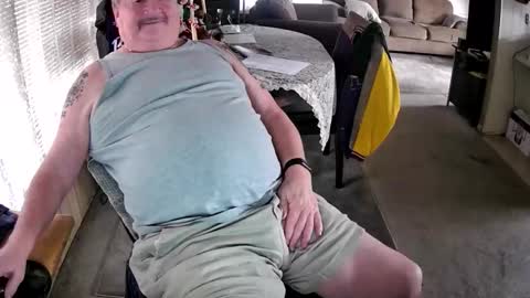 Snapshot of littled83057 chatting on December 13, 7:53 pm Littled83057 online show from December 13, 7:53 pm