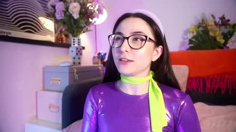 Snapshot of littlee33 chatting on October 6, 8:28 pm Emily Hill online show from October 6, 8:28 pm