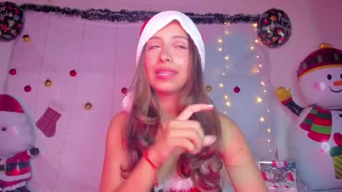 Snapshot of littlee_emma_ chatting on December 24, 9:50 am littlee_emma_ online show from December 24, 9:50 am