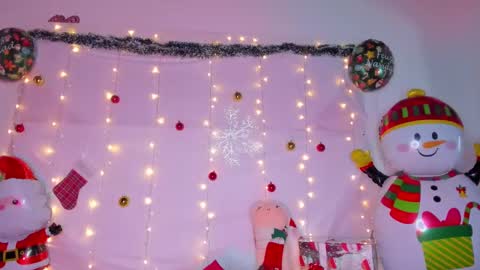 Snapshot of littlee_emma_ chatting on December 30, 6:09 am littlee_emma_ online show from December 30, 6:09 am