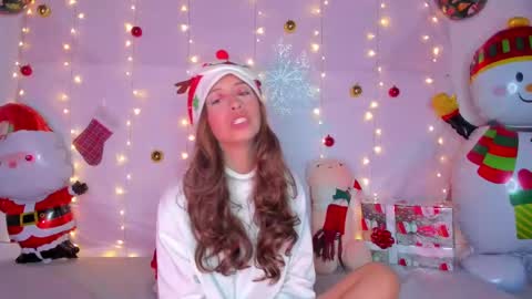 Snapshot of littlee_emma_ chatting on December 30, 9:16 am littlee_emma_ online show from December 30, 9:16 am