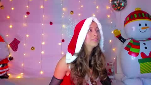 Snapshot of littlee_emma_ chatting on December 31, 9:31 am littlee_emma_ online show from December 31, 9:31 am