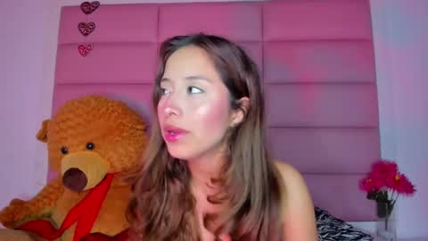 Snapshot of littlee_emma_ chatting on January 4, 3:18 am littlee_emma_ online show from January 4, 3:18 am