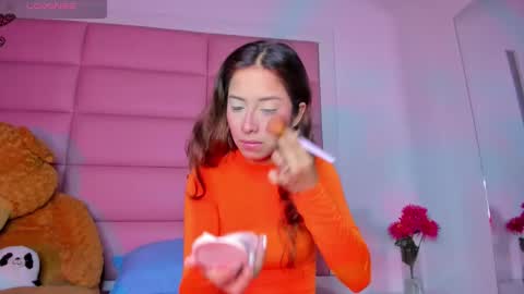 Snapshot of littlee_emma_ chatting on January 12, 3:17 am littlee_emma_ online show from January 12, 3:17 am