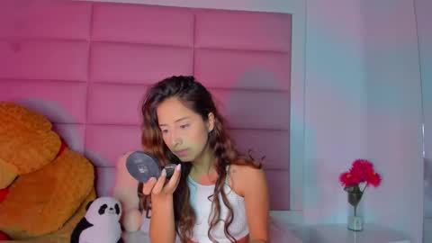 Snapshot of littlee_emma_ chatting on January 13, 3:12 am littlee_emma_ online show from January 13, 3:12 am