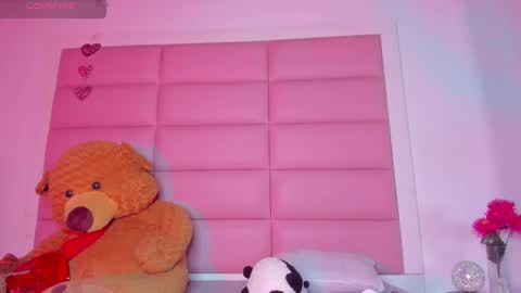 Snapshot of littlee_emma_ chatting on January 27, 3:15 am littlee_emma_ online show from January 27, 3:15 am