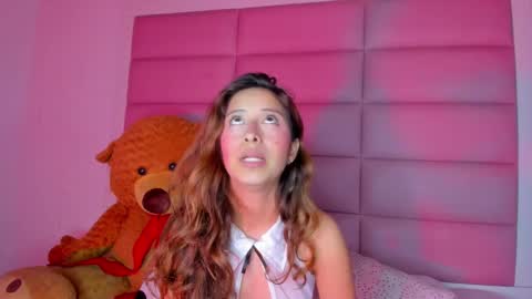 Snapshot of littlee_emma_ chatting on February 21, 3:56 am littlee_emma_ online show from February 21, 3:56 am