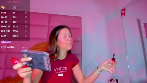 Snapshot of littlee_emma_ chatting on February 22, 3:23 am littlee_emma_ online show from February 22, 3:23 am