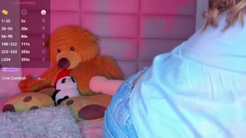 Snapshot of littlee_emma_ chatting on March 6, 3:35 am littlee_emma_ online show from March 6, 3:35 am