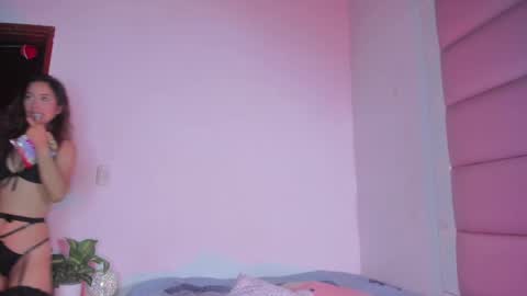 Snapshot of littlee_emma_ chatting on September 17, 7:10 am littlee_emma_ online show from September 17, 7:10 am