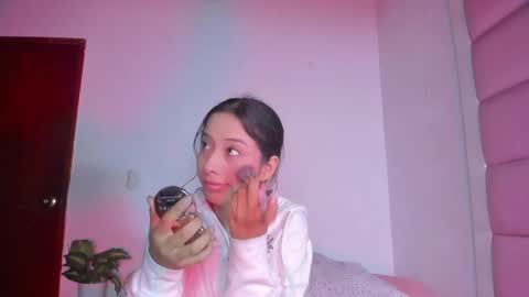 Snapshot of littlee_emma_ chatting on October 1, 3:12 am littlee_emma_ online show from October 1, 3:12 am