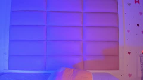 Snapshot of littlee_emma_ chatting on October 20, 12:22 am littlee_emma_ online show from October 20, 12:22 am