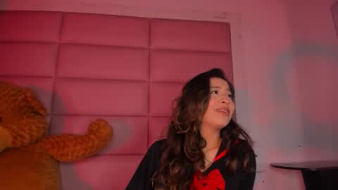 Snapshot of littlee_emma_ chatting on November 22, 12:09 am littlee_emma_ online show from November 22, 12:09 am