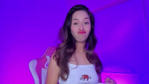 littlee_emma_ online show from February 6, 3:33 am