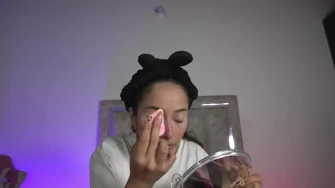 Snapshot of littlee_emma_ chatting on May 2, 12:04 am littlee_emma_ online show from May 2, 12:04 am
