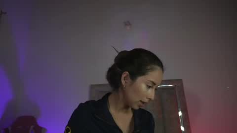 Snapshot of littlee_emma_ chatting on May 17, 12:08 am littlee_emma_ online show from May 17, 12:08 am