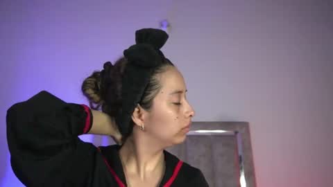 littlee_emma_ online show from June 24, 11:48 pm