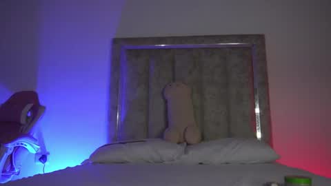 littlee_emma_ online show from June 26, 12:26 am
