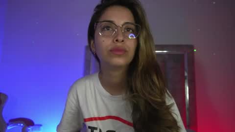 littlee_emma_ online show from July 3, 1:34 am