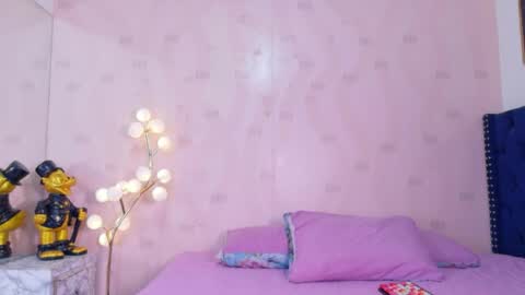 Snapshot of littleebonymommy chatting on May 1, 7:29 pm Tania online show from May 1, 7:29 pm