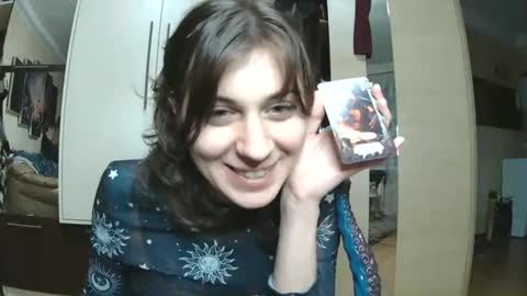 littlehappines online show from February 20, 9:15 pm