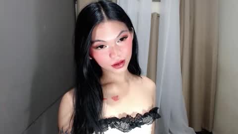 littlelace_ online show from March 14, 9:48 am