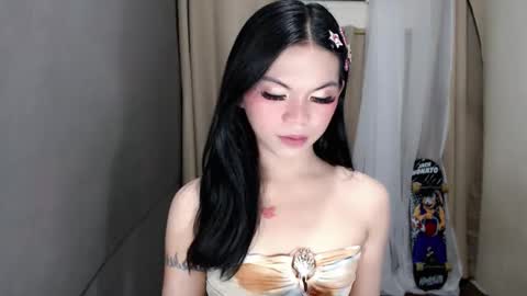 littlelace_ online show from April 22, 10:44 pm