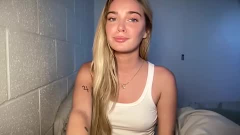 Snapshot of littlemaryjane19 chatting on February 12, 9:01 pm Marciabrady online show from February 12, 9:01 pm