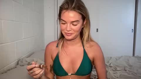 Snapshot of littlemaryjane19 chatting on March 6, 11:09 pm Marciabrady online show from March 6, 11:09 pm