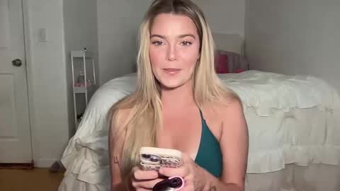 Snapshot of littlemaryjane19 chatting on September 18, 7:38 pm Marciabrady online show from September 18, 7:38 pm