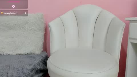 Snapshot of littlemelodii18 chatting on December 19, 12:13 am MELODY online show from December 19, 12:13 am