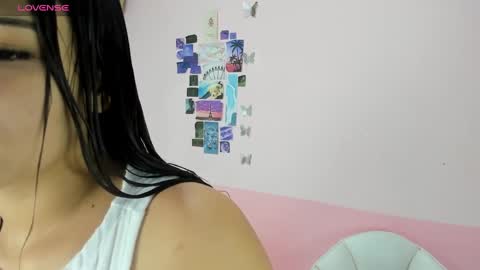 Snapshot of littlemelodii18 chatting on December 22, 8:14 pm MELODY online show from December 22, 8:14 pm