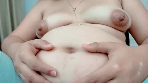 Snapshot of littlemolly_pregnant chatting on October 24, 11:56 pm Sarahs Room online show from October 24, 11:56 pm