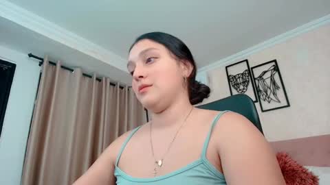 Snapshot of littlemolly_pregnant chatting on November 6, 10:54 pm Sarahs Room online show from November 6, 10:54 pm