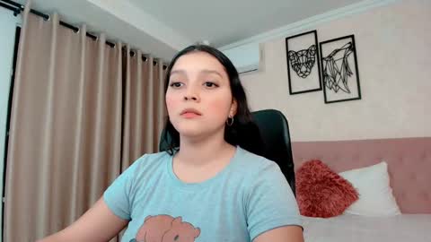 Snapshot of littlemolly_pregnant chatting on November 21, 9:02 pm Sarahs Room online show from November 21, 9:02 pm
