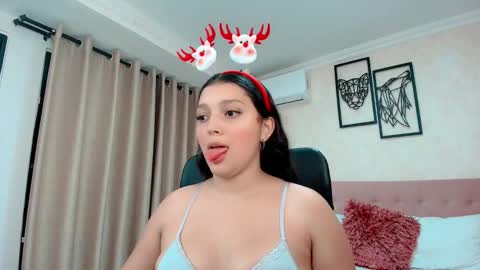 Snapshot of littlemolly_pregnant chatting on November 25, 8:53 pm Sarahs Room online show from November 25, 8:53 pm