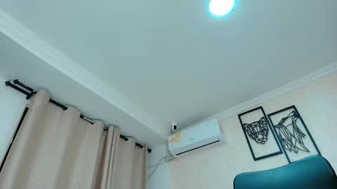 Snapshot of littlemolly_pregnant chatting on November 29, 9:40 pm Sarahs Room online show from November 29, 9:40 pm