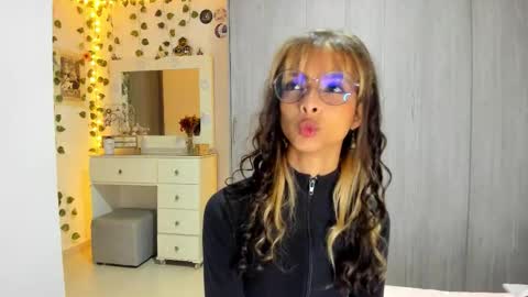 Luna online show from February 6, 11:19 pm