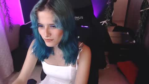 LAUREN online show from October 31, 6:42 pm