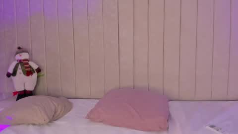 Snapshot of littleoliviia_ chatting on December 31, 7:51 pm im olivia IG littleolivia01 online show from December 31, 7:51 pm