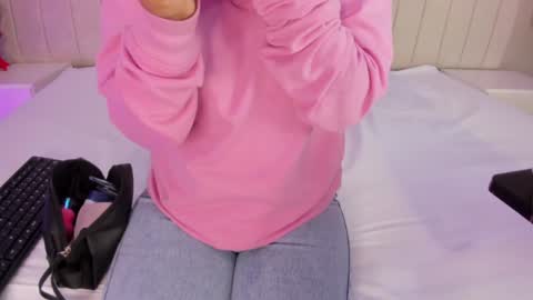 Snapshot of littleoliviia_ chatting on January 25, 1:30 pm im olivia IG littleolivia01 online show from January 25, 1:30 pm