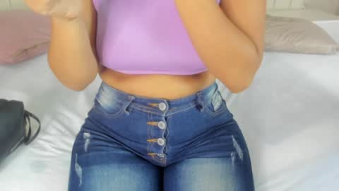 Snapshot of littleoliviia_ chatting on January 30, 12:59 pm im olivia IG littleolivia01 online show from January 30, 12:59 pm